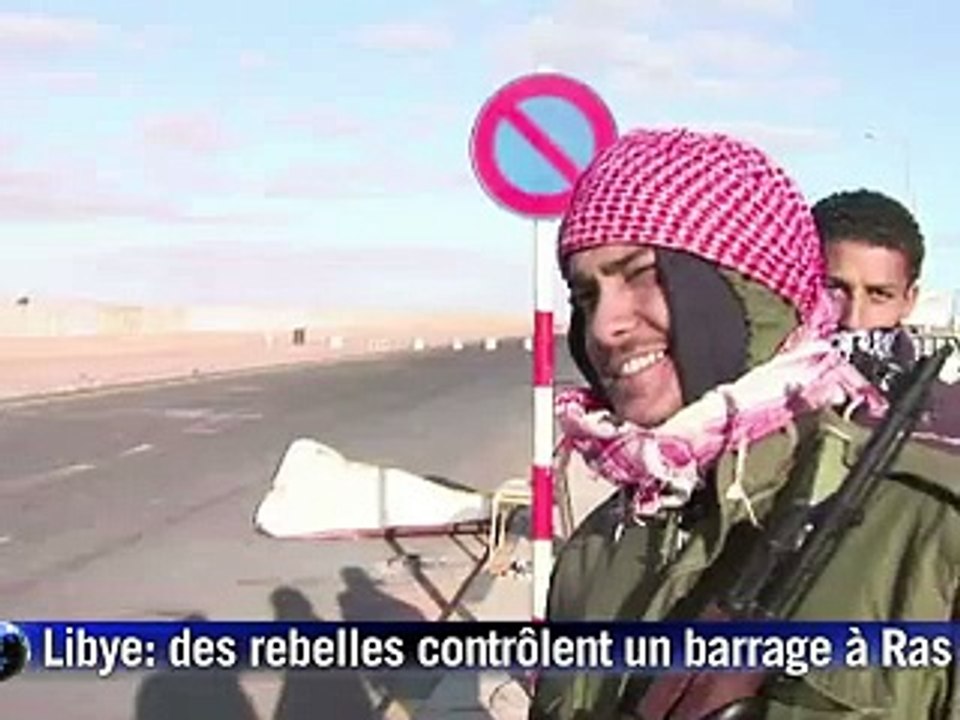 L'opposition libyenne recule dans l'Est, Kadhafi dit avoir repris des villes