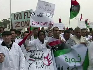 Libye: la ville d'Ajdabiya, nouvel objectif des pro-Kadhafi, cible de bombardements