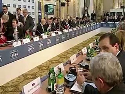 Libye: unité anti-Kadhafi à Londres, l'armement des insurgés évoqué