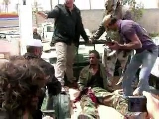 Libye: fortes explosions à Tripoli, le bureau de Kadhafi détruit par une frappe de l'Otan