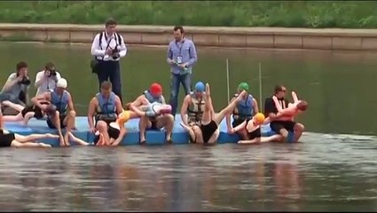 Une course de poupées gonflables en Lituanie !
