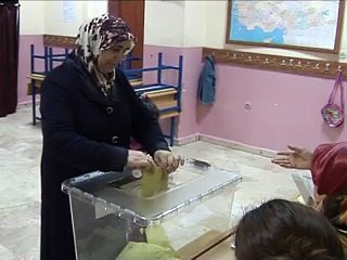 Turquie: victoire écrasante du parti d'Erdogan aux législatives