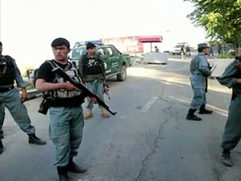 Afghanistan: des kamikazes talibans attaquent un hôtel de Kaboul, dix personnes tuées