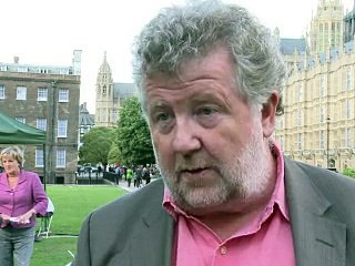 Stupeur à Londres:  Murdoch ferme son tabloïd News of the World, au coeur d'un scandale