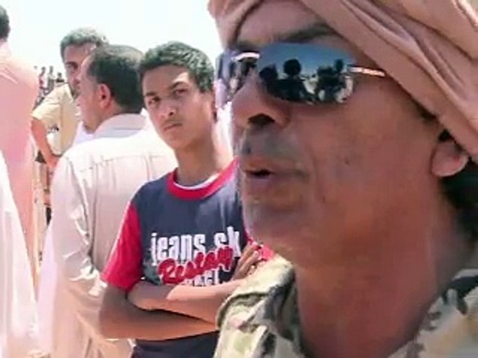 Libye: le front Est rallumé, Kadhafi inflexible veut "marcher" sur Benghazi