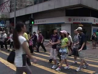 Les Bourses mondiales plient, les dirigeants tentent de rassurer