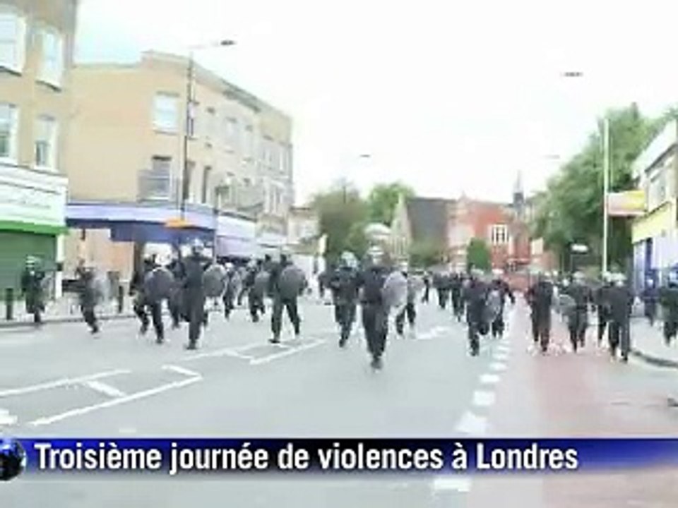 Troisième journée de violences à Londres, Cameron écourte ses vacances
