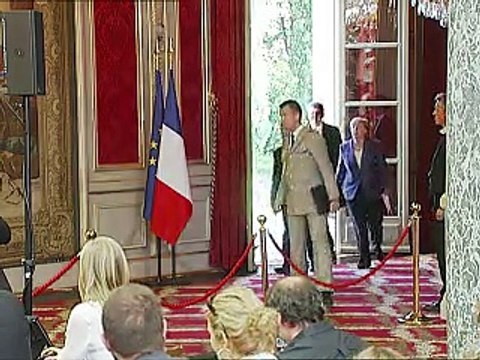 Bourses asiatiques dubitatives, euro affaibli au lendemain de la réunion Merkel-Sarkozy