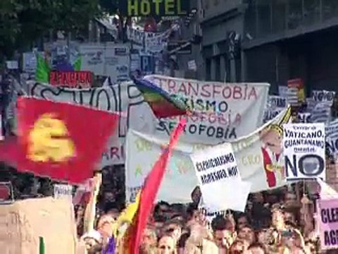 Visite du pape aux JMJ: les pro-laïcité face aux pèlerins catholiques à Madrid