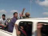 Libye : les rebelles libèrent des détenus non loin de Tripoli
