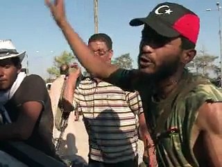 Video herunterladen: Libye: les rebelles lancent la bataille de Tripoli, Kadhafi jure de résister