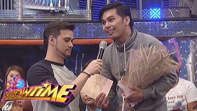 It's Showtime: Meet Richie, Pastillas Girl's new admirer
