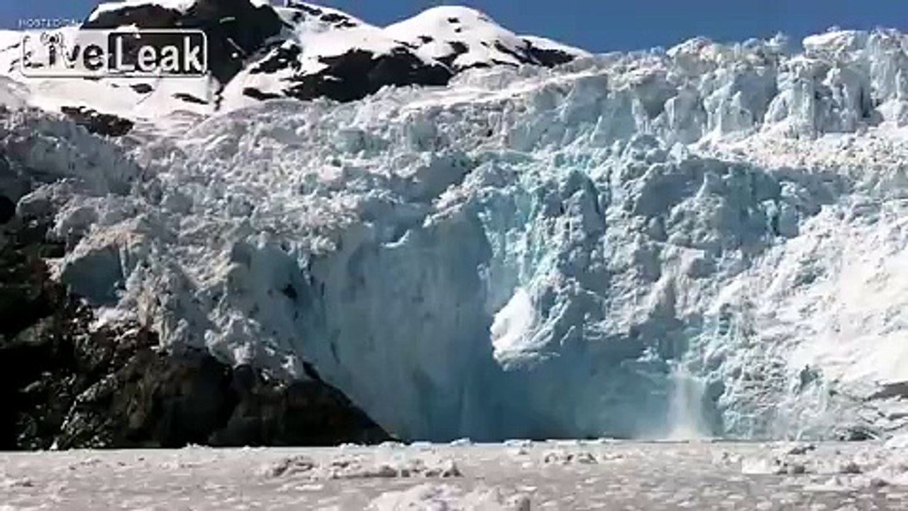 LiveLeak.com - Ice tsunami