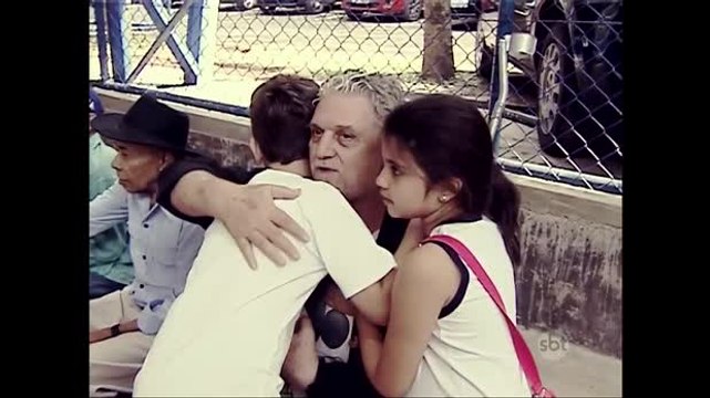 Escola coloca crianças e idosos juntos em aula de Educação Física