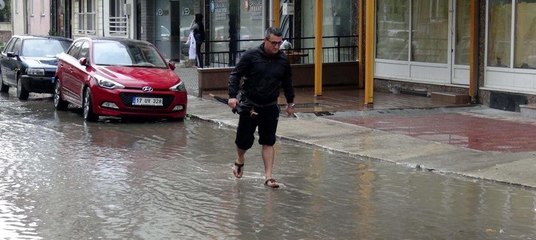 Aniden bastıran yağmur hayatı felç etti