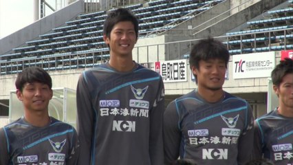 サッカー教室　ガイナーレ選手が小学生を指導
