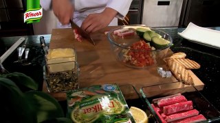 Przepis - Sałatka z avocado i mięsa krabów (przepisy kulinarne Przepisy.pl)
