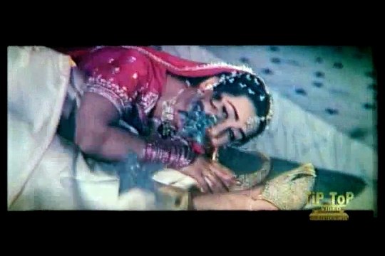 Nargis & Rambo Tere Peran Wich