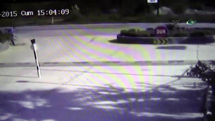 Çocuk otomobilin altında kaldı