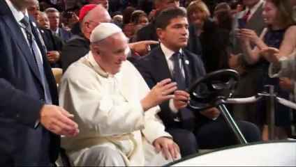 Le pape François soulève les foules lors d'une messe géante à New York