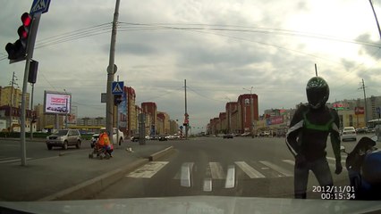 Байкер молодец. Помог девушке