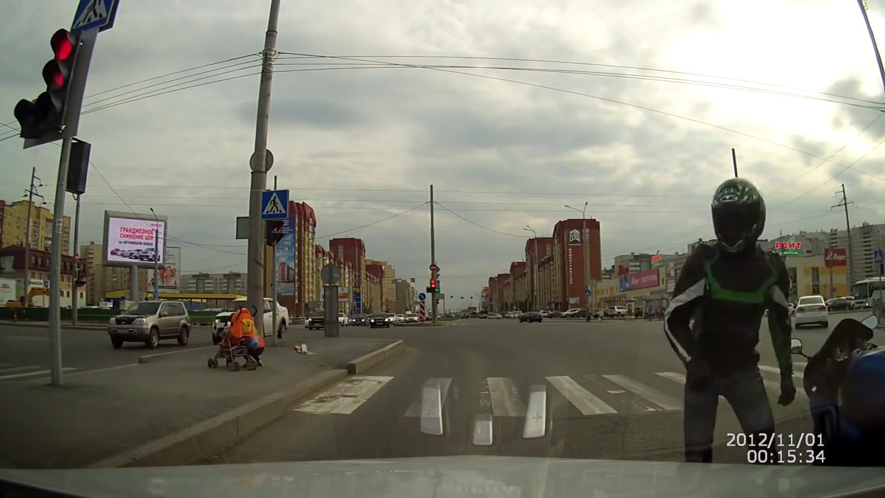 Байкер молодец. Помог девушке