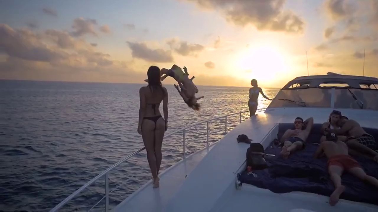 Best summer holidays ever : Extreme sports, girls, sun...