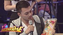 It's Showtime: Richard gives sweet message to Pastillas Girl