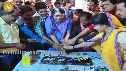 Sasural Simar Ka celebrates the Peak position with Cake Cutting
