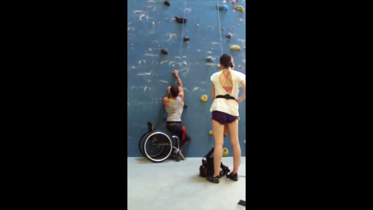 Climber with paralyzed legs can climb a wall