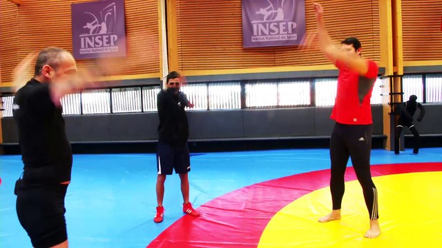 Vincent Parisi COACH le Champion du Monde de Boxe Anglaise IBF Super-Coqs Fabrice BENICHOU en Lutte à L'Insep.