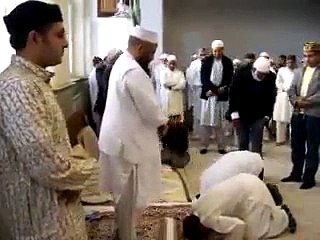 Watch What Is Going on Here, What Kind of Islam Is This, Really Shameful -