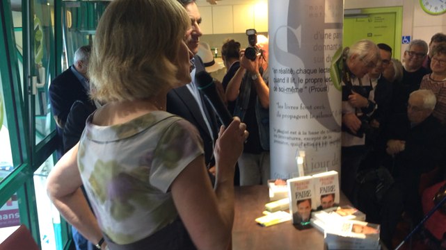 François Fillon dédicace son livre Faire chez Thuard