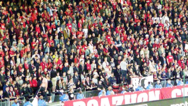 26/09/15 : SRFC-ESTAC : ambiance dans le kop (Social Room FC)