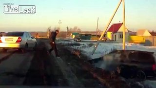 Russian road rage with knife and a spade