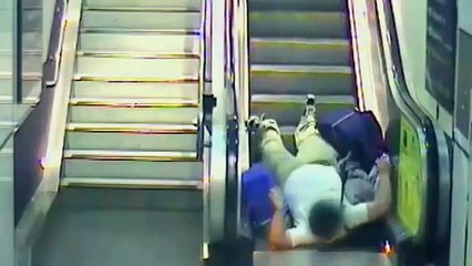 LiveLeak.com - Rail Warning: Mind The Escalator