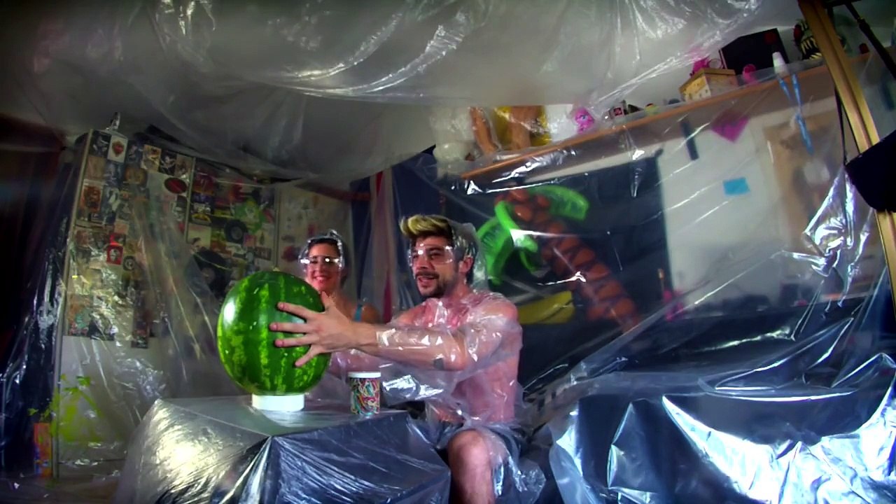ANGURIA ESPLOSIVA IN CASA EXPLODING watermelon SCHERZI DI COPPIA