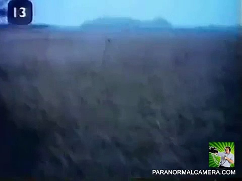 UFO SIGHTINGS aliens on tape making crop circles | Best ufo sightings videos caught on tap