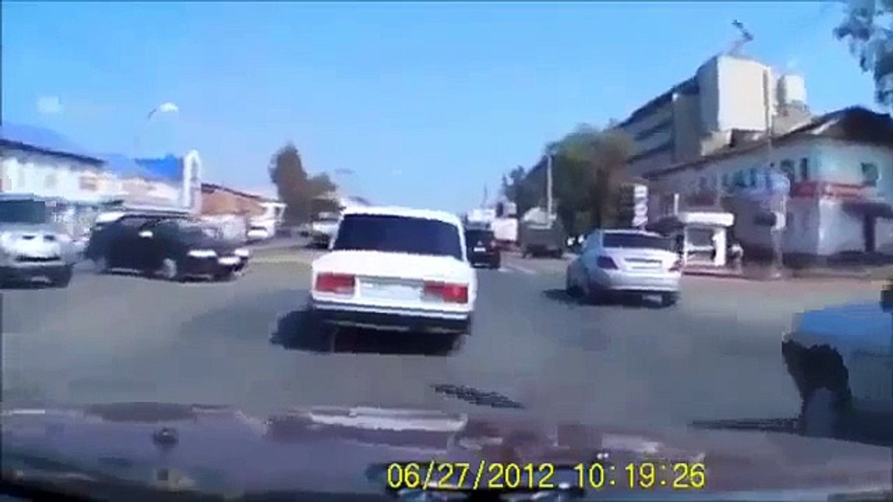 Komik TV En Acayip Araba kazaları İNANILMAZ KAZALAR CAR CRASH 2013 3 En komik 2015 Komik