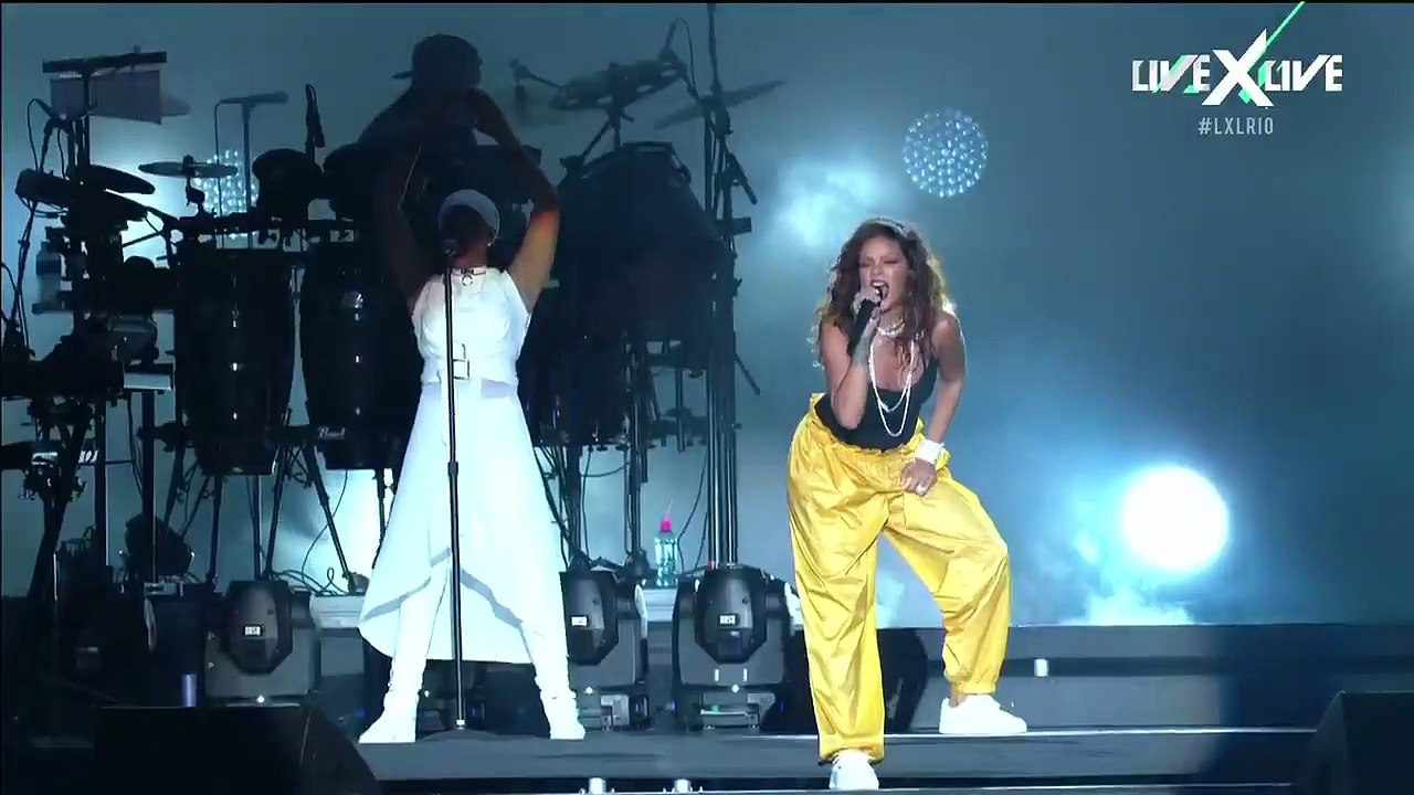 Rihanna performing "All of the Lights" at Rock in Rio 2015