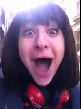 Смешная девушка