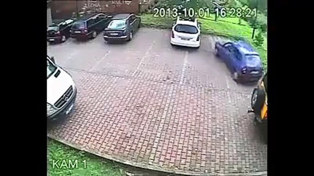 Worst driver ever... So funny way to unpark your car