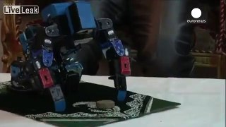 Iranian teacher uses hi-tech robot to encourage prayers