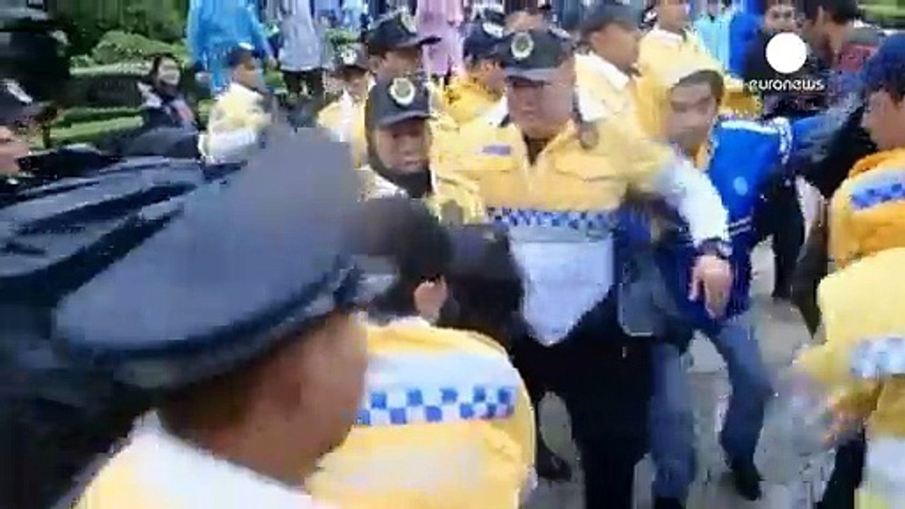 Milhares de mexicanos manifestam-se nas ruas pelos 43 estudantes desaparecidos