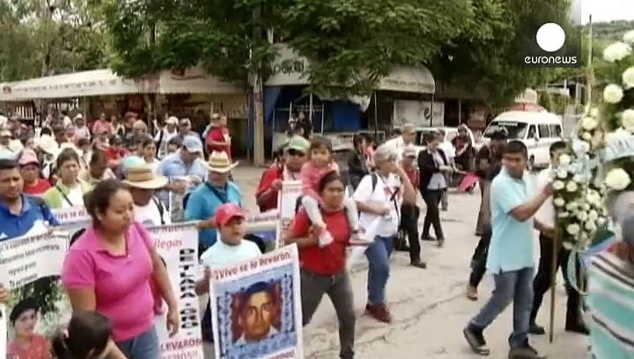 Protestmarsch am Jahrestag der Entführung von 43 Lehramtstudenten.