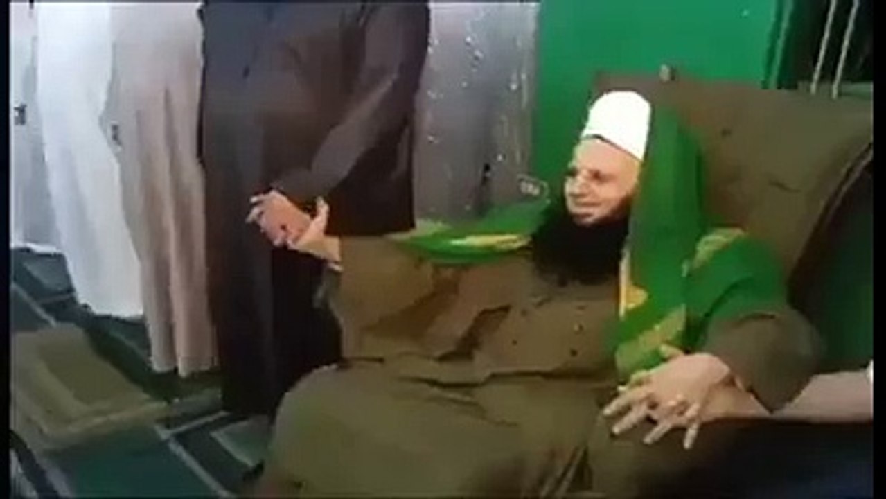 یہ مسجد میں کونسی عبادت ہو رہی ہے.. دین میں عبادت کی یہ قسم آپ نے کبھی دیکھی ہے