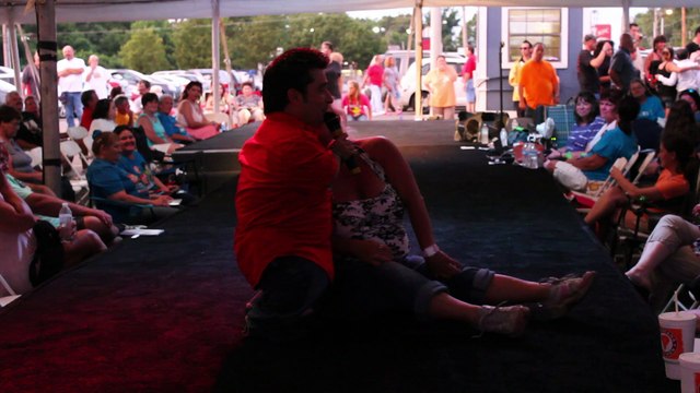 Duke Mason sings 'Please Don't Stop Loving Me' to Joy Elvis Week 2015