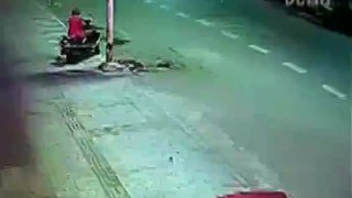 Man robs phone from girl on scooter