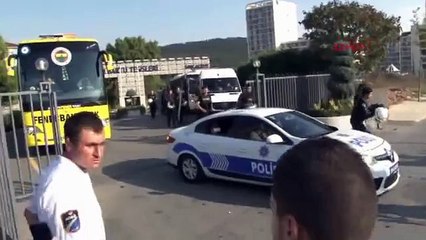 Fenerbahçe, derbiye meşalelerle uğurlandı!