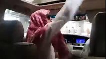 شوفو وين وصل تكبر أمراء السعودية !!! فالحج يرميو الجمرات من وسط السيارات !!!!